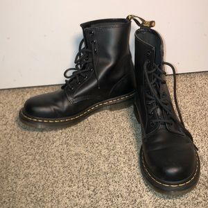W10 Dr. Marten 1460 Smooth Leather Lace Up Boots